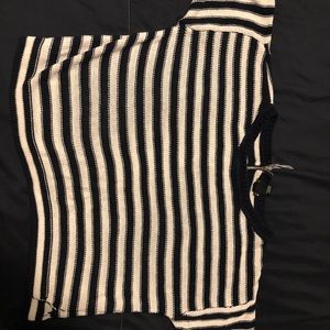 Knitted black and white tee